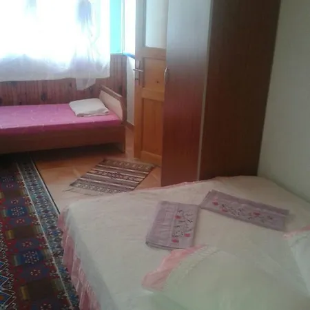 Ozturk Marin Gazde/Camere de închiriat *